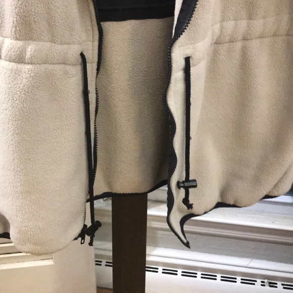 Attractive off white fleece vest. Slimming! - Picture 8 of 8